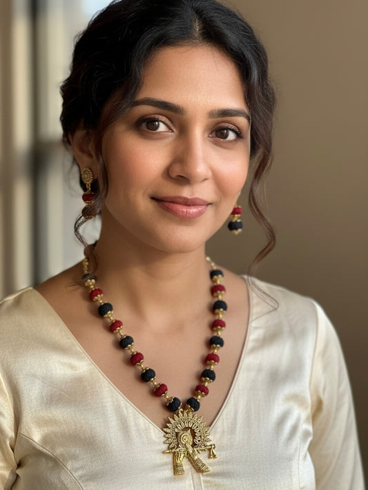 Antique golden pendant necklace