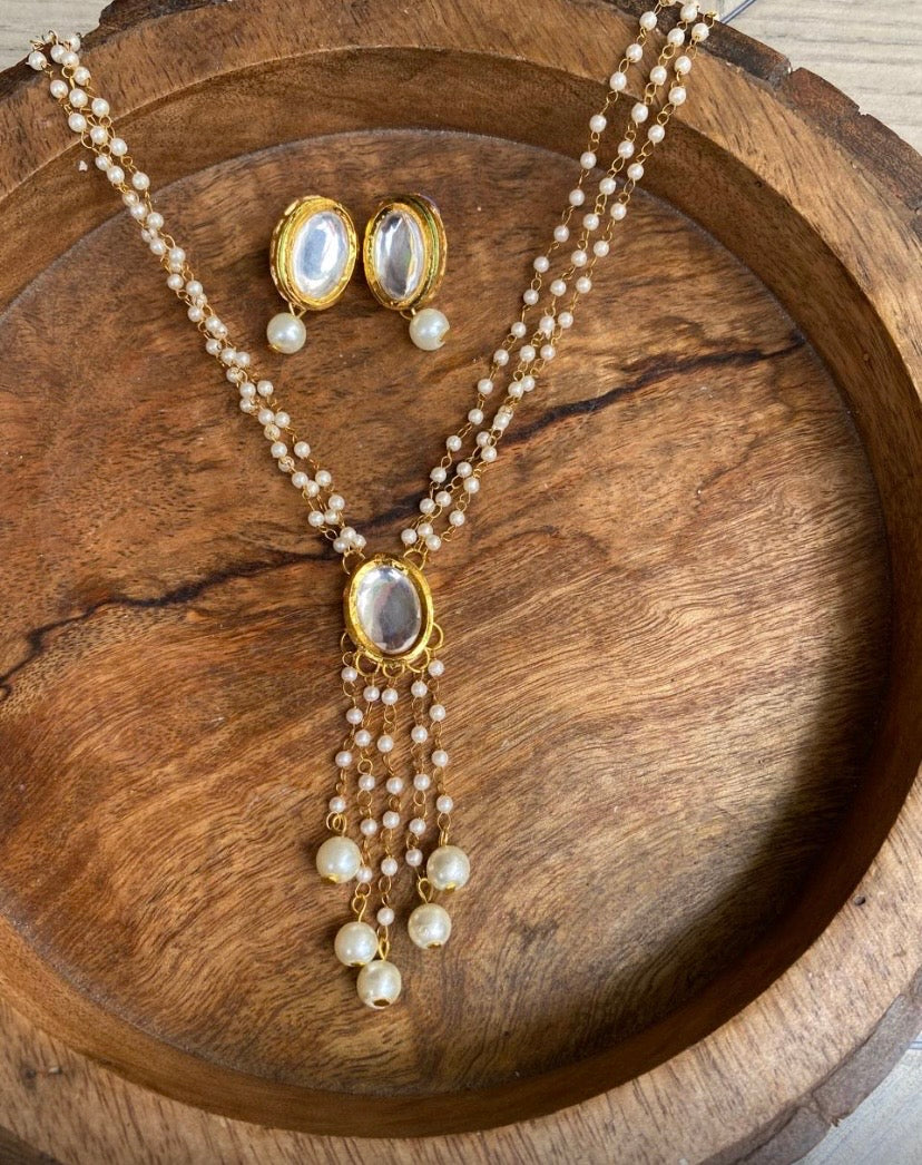 Kundan necklace with Pearl chain