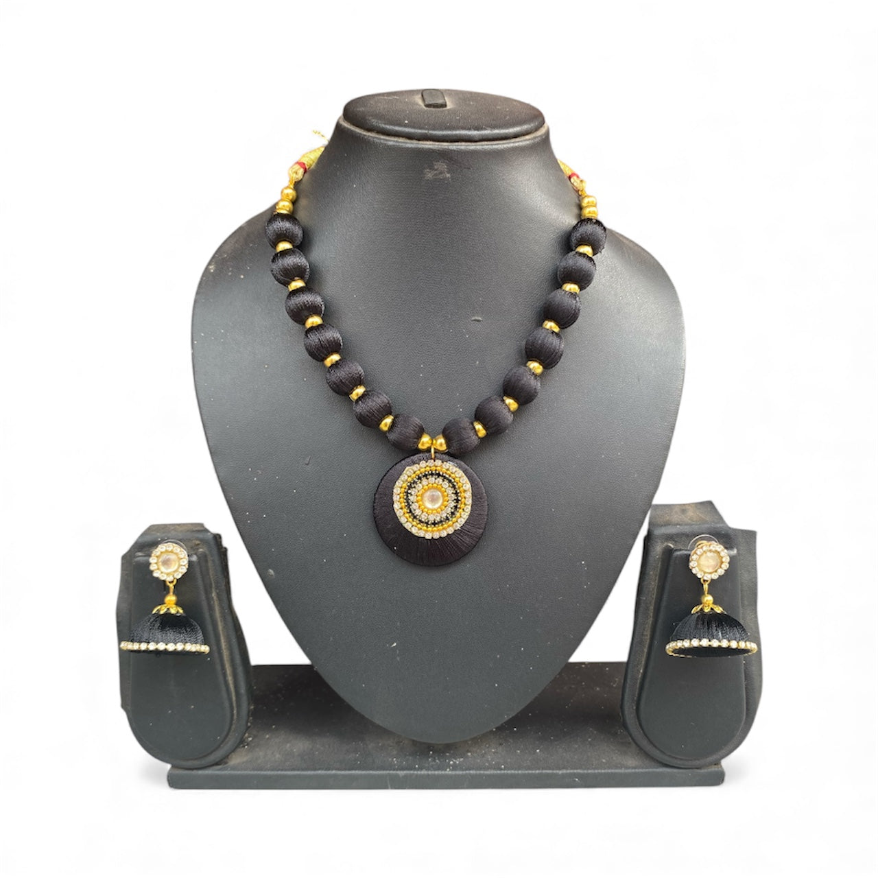 Silk thread necklace single colour black