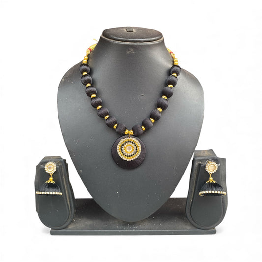 Silk thread necklace single colour black