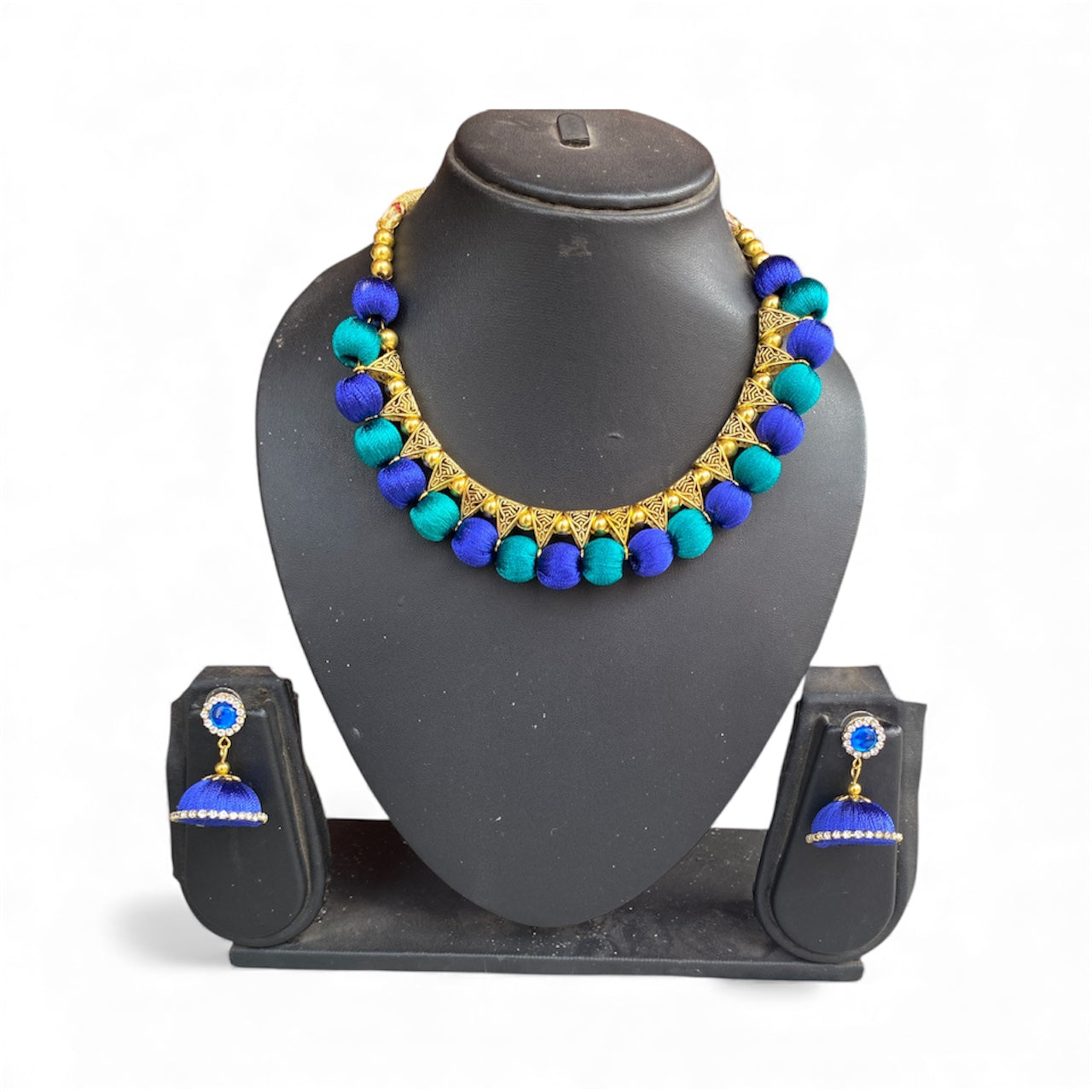 Silk thread multicolour choker set