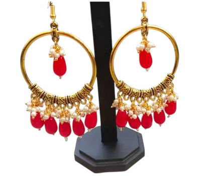 Beaded hoop earring (red)