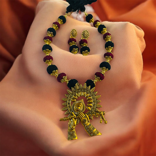 Antique golden pendant necklace