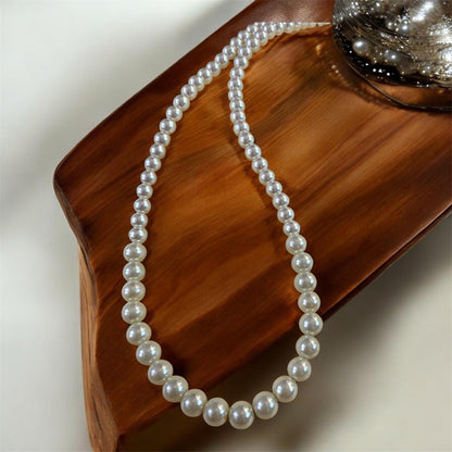 Single stand pearl necklace